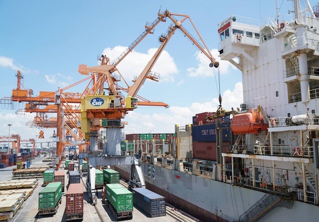 Viet Nam’s trade turnover hits new record of US$770 billion in first eight months