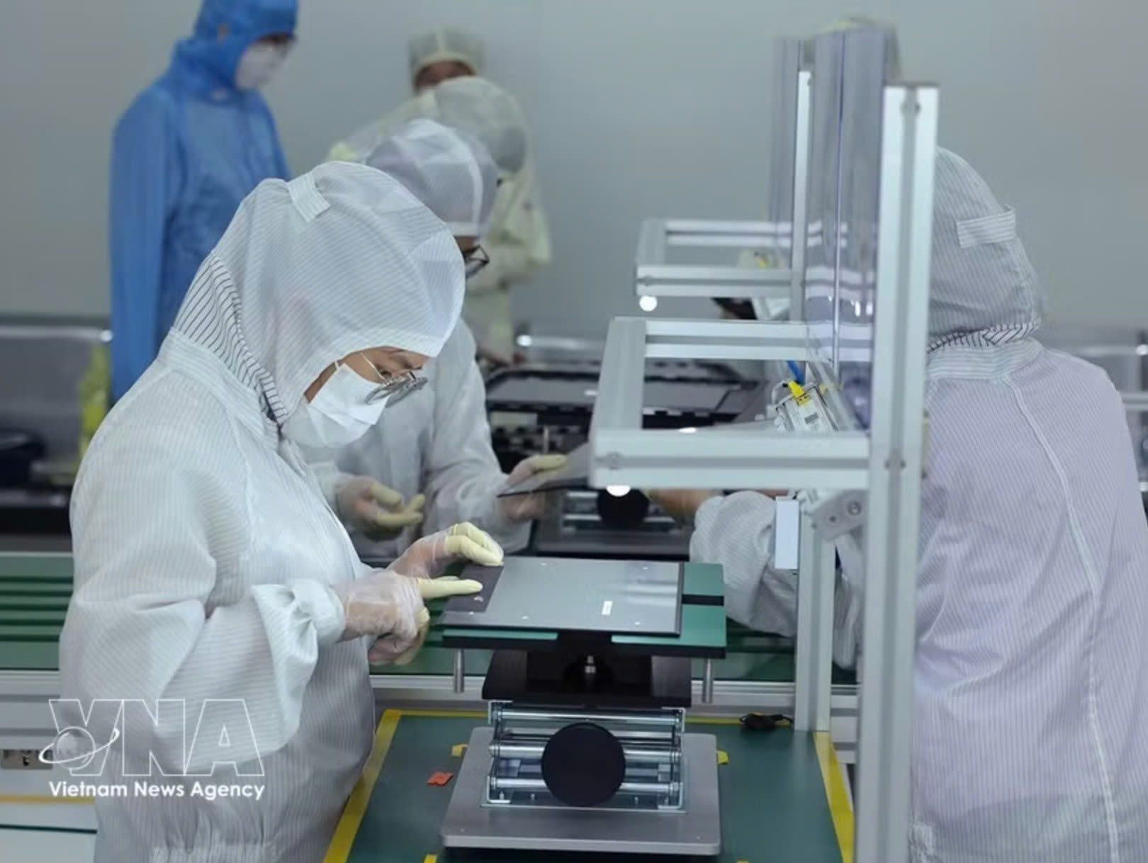 Vietnam’s electronics imports surge as global giants ramp up production
